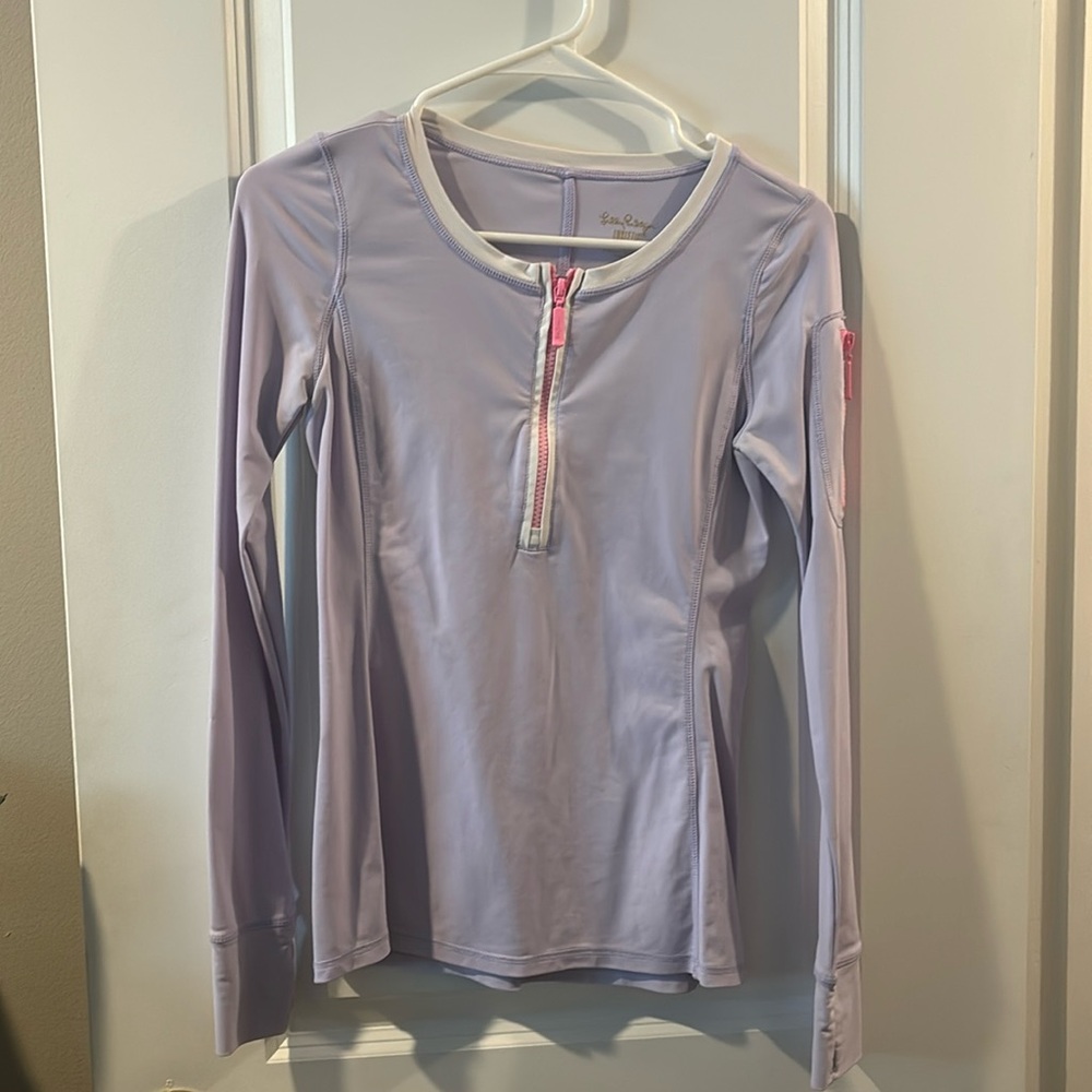 Lilly top barely worn